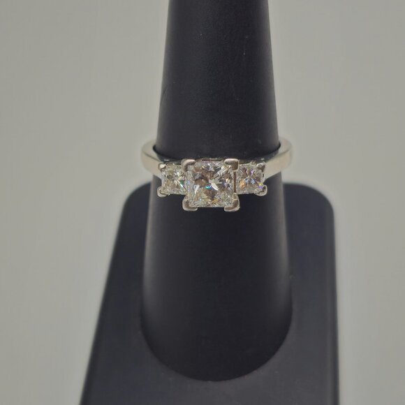 PLATINUM DIAMOND RING - Picture 1 of 5